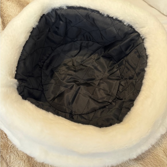 White Fuzzy Faux Fur Bucket Hat NWOT - Picture 2 of 4